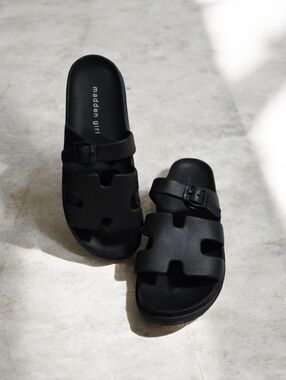 Madden Girl Matte Black Buckle Slide Sandals Size 8